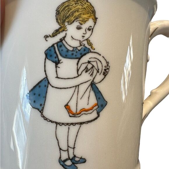 Royal Winchester Saturday’s Child Cup Fine Bone China VTG - Picture 3 of 9
